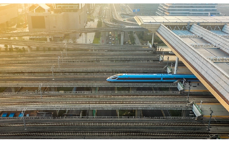 在沒(méi)有路的地方，中國(guó)探出一條條新路